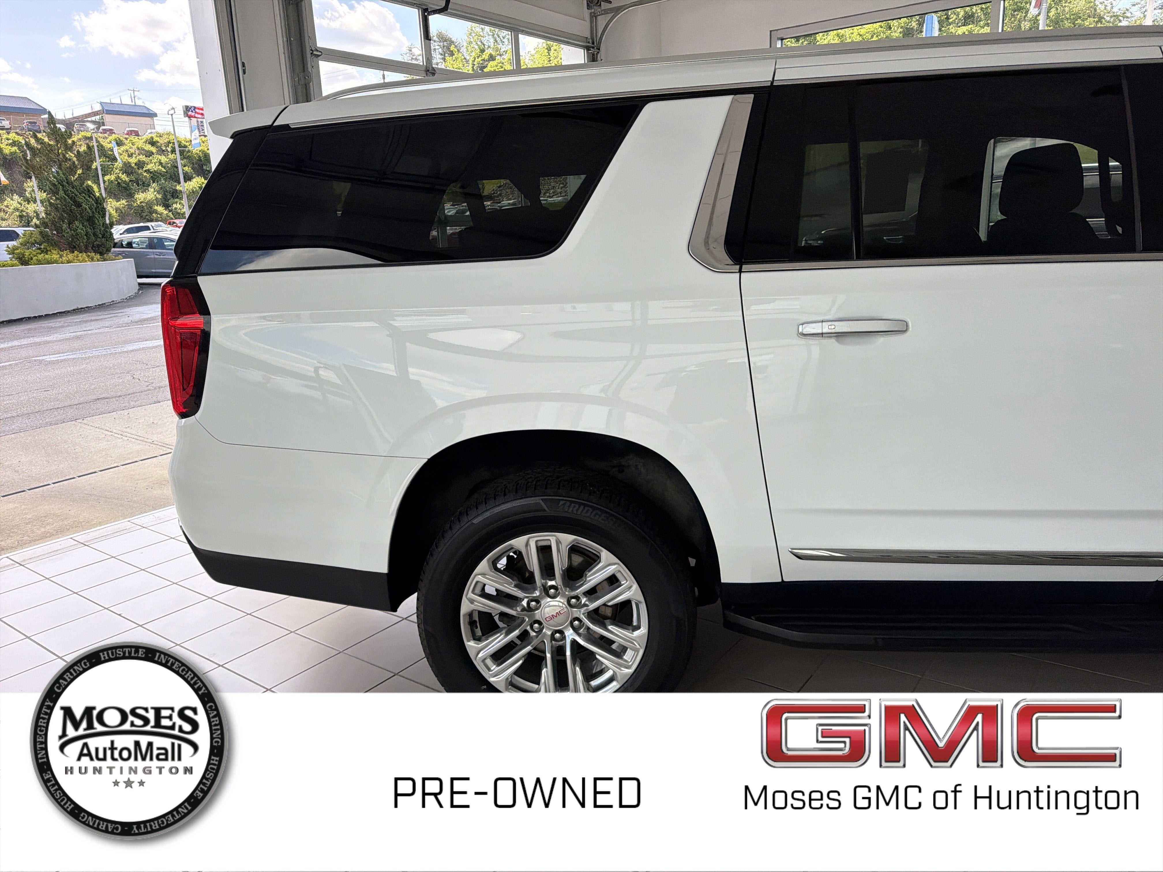 2023 GMC Yukon XL SLT