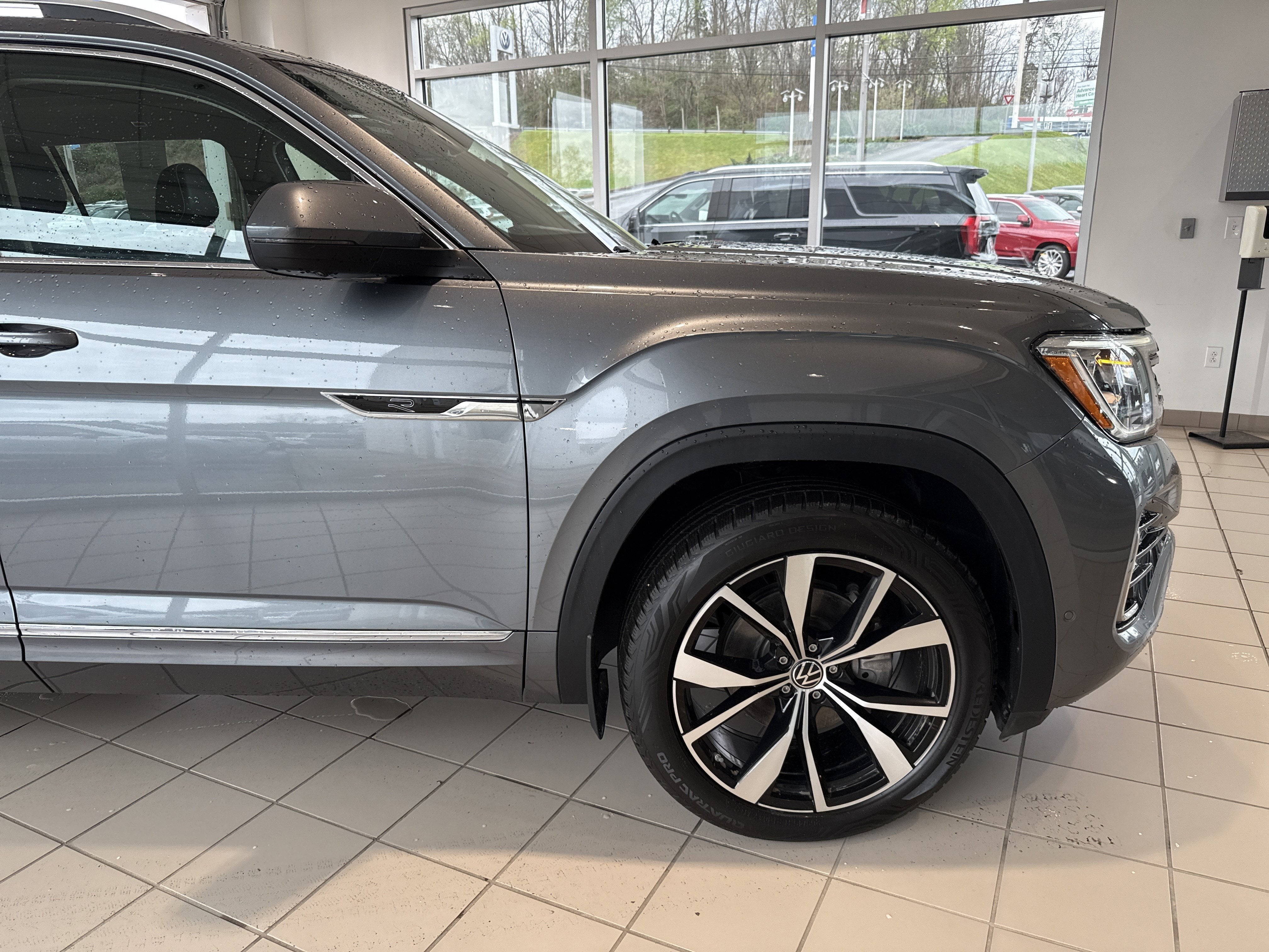 2024 Volkswagen Atlas 2.0T SEL Premium R-Line