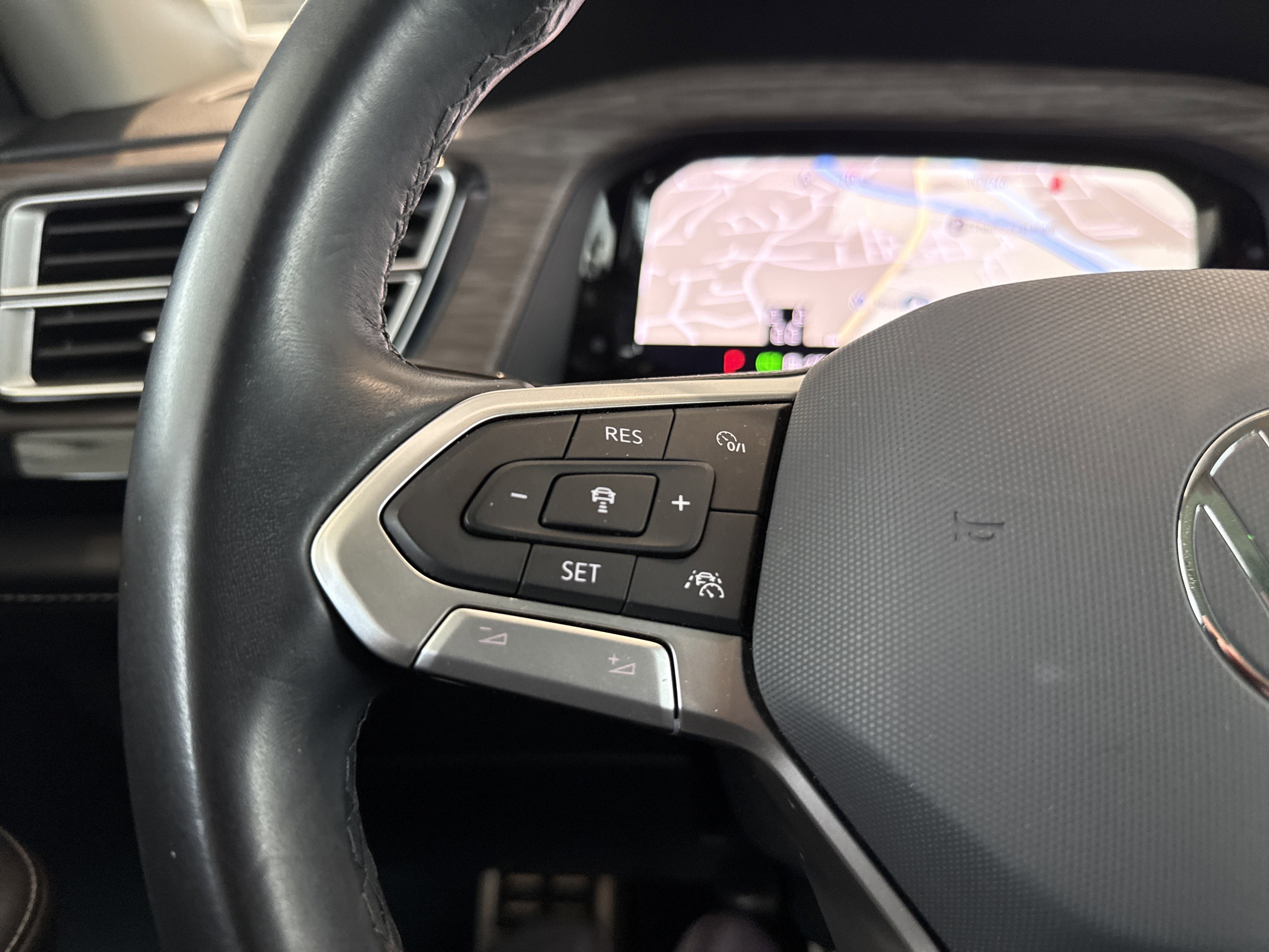 2024 Volkswagen Atlas 2.0T SEL Premium R-Line