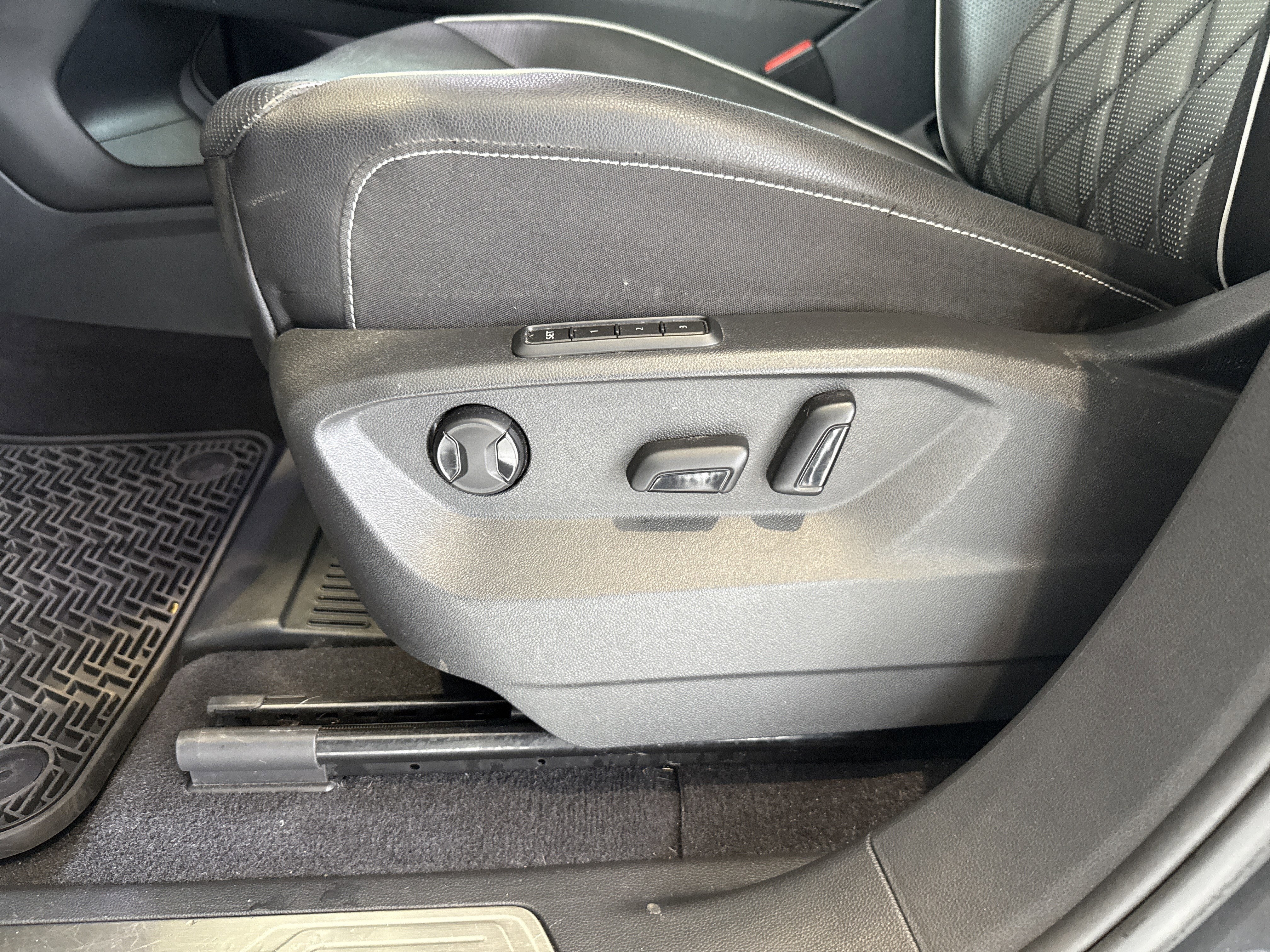 2024 Volkswagen Atlas 2.0T SEL Premium R-Line