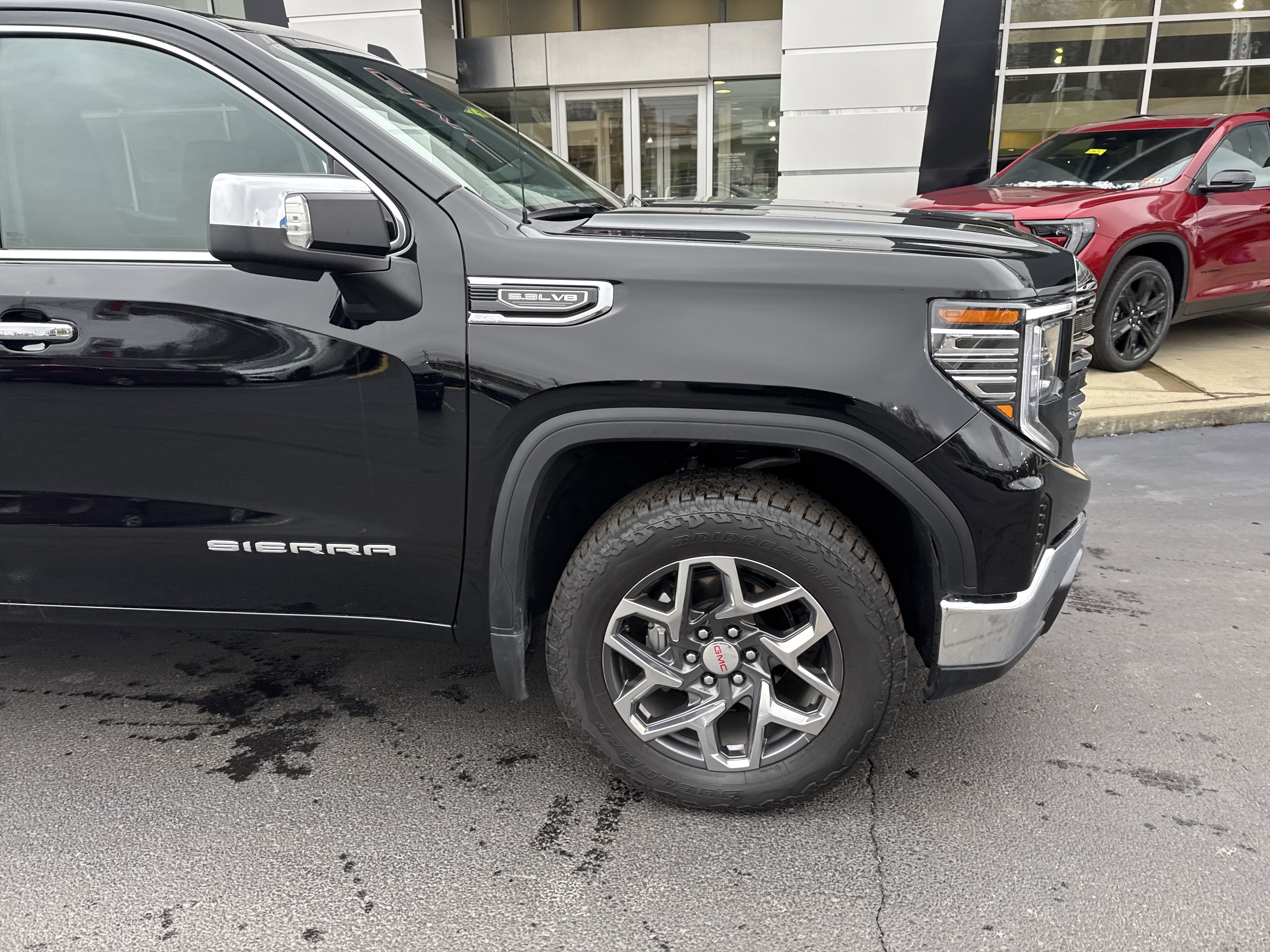 2025 GMC Sierra 1500 SLT