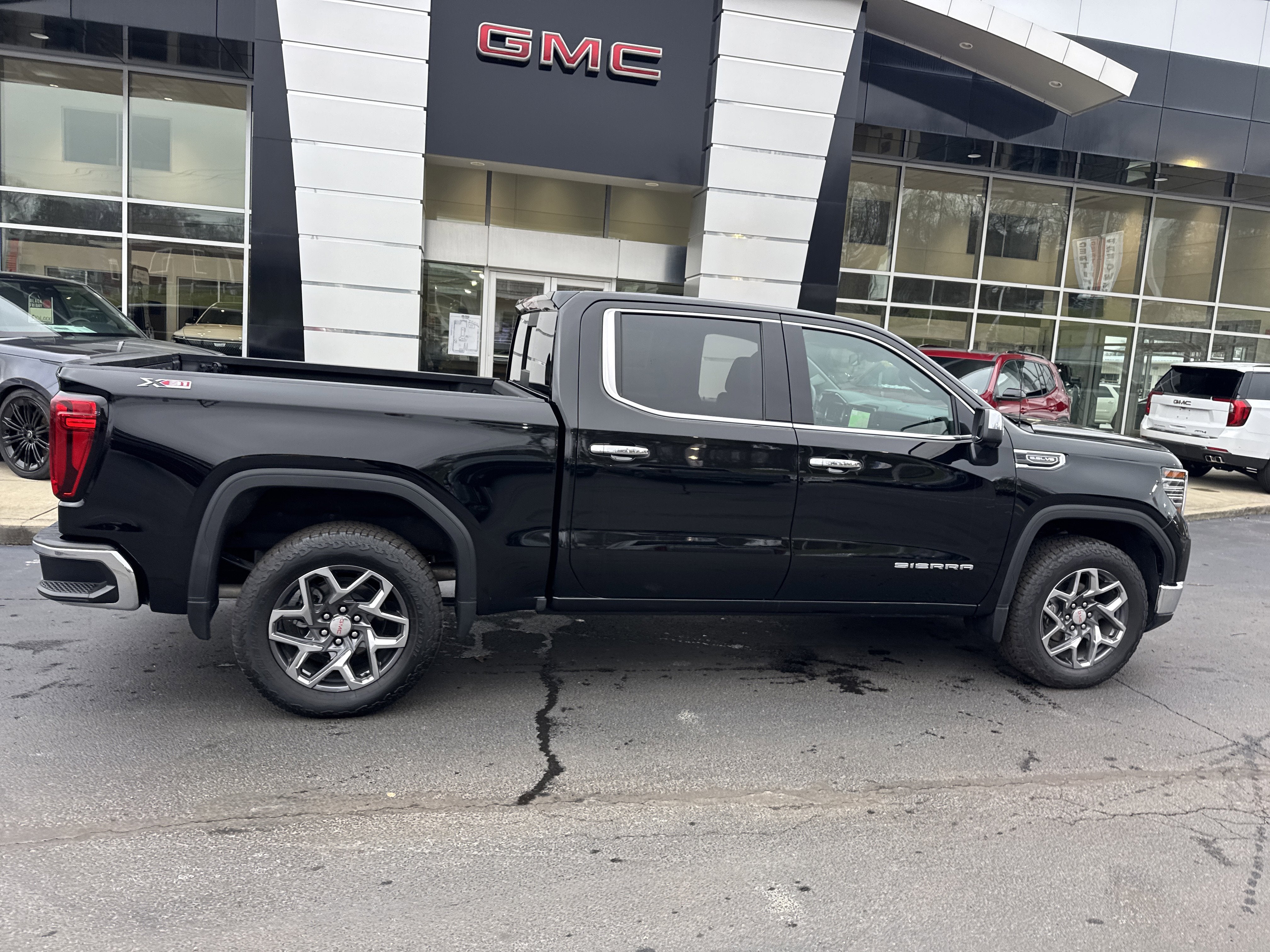 2025 GMC Sierra 1500 SLT