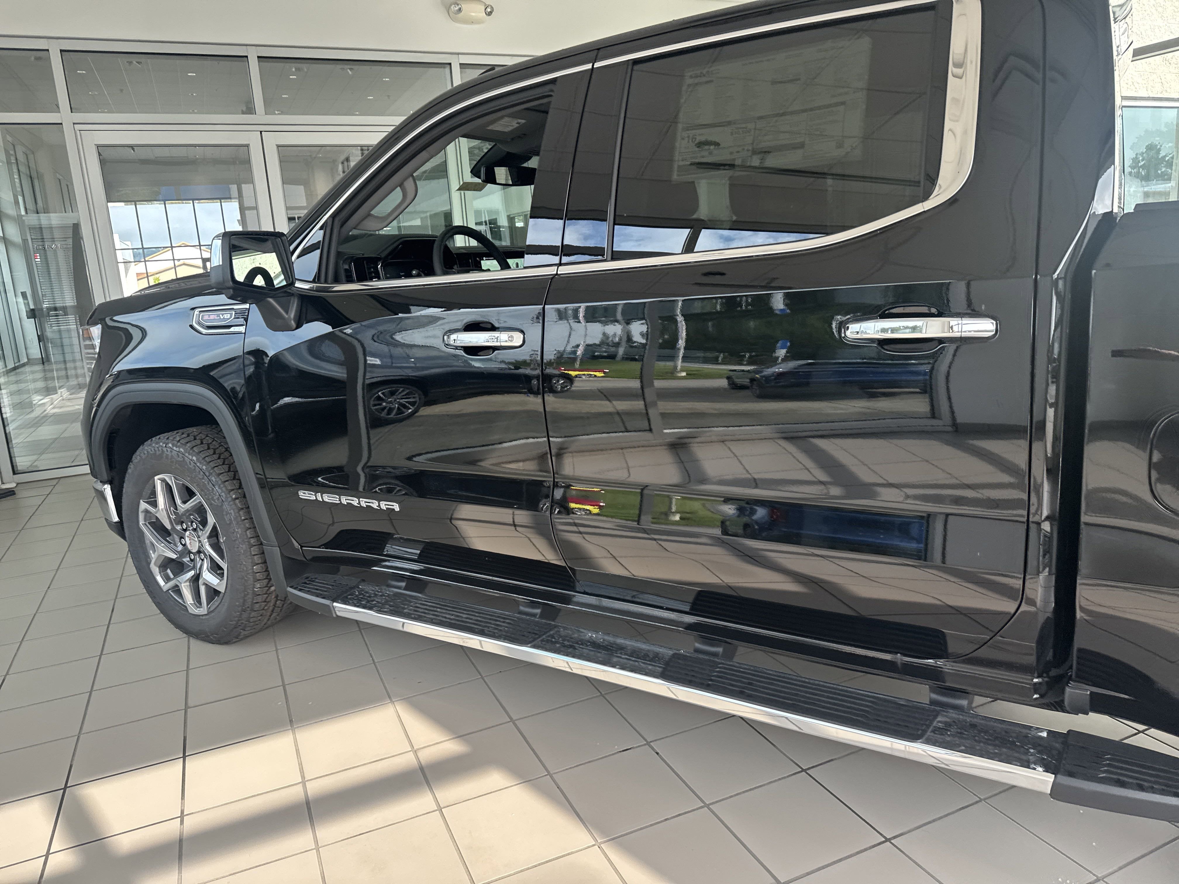 2025 GMC Sierra 1500 SLT