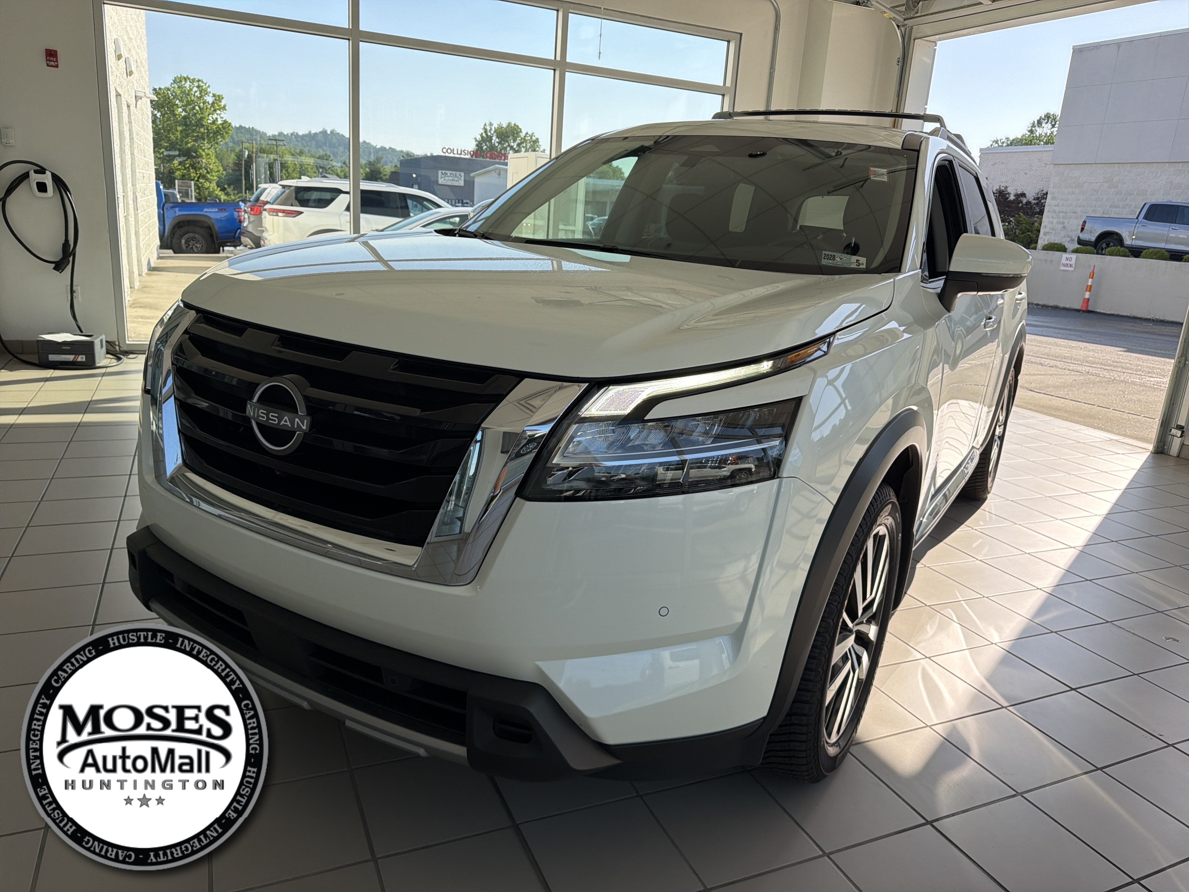 2023 Nissan Pathfinder Platinum
