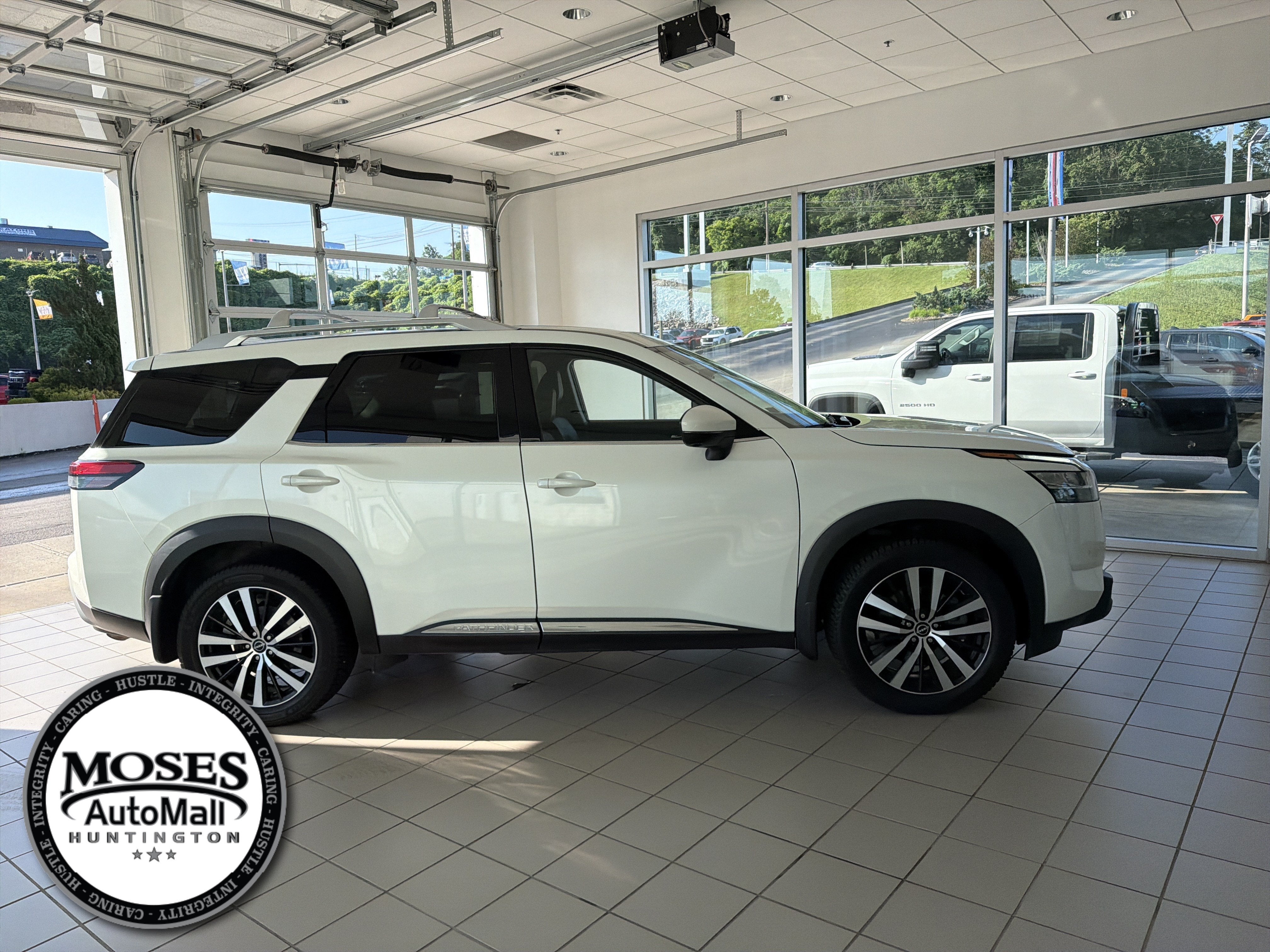 2023 Nissan Pathfinder Platinum