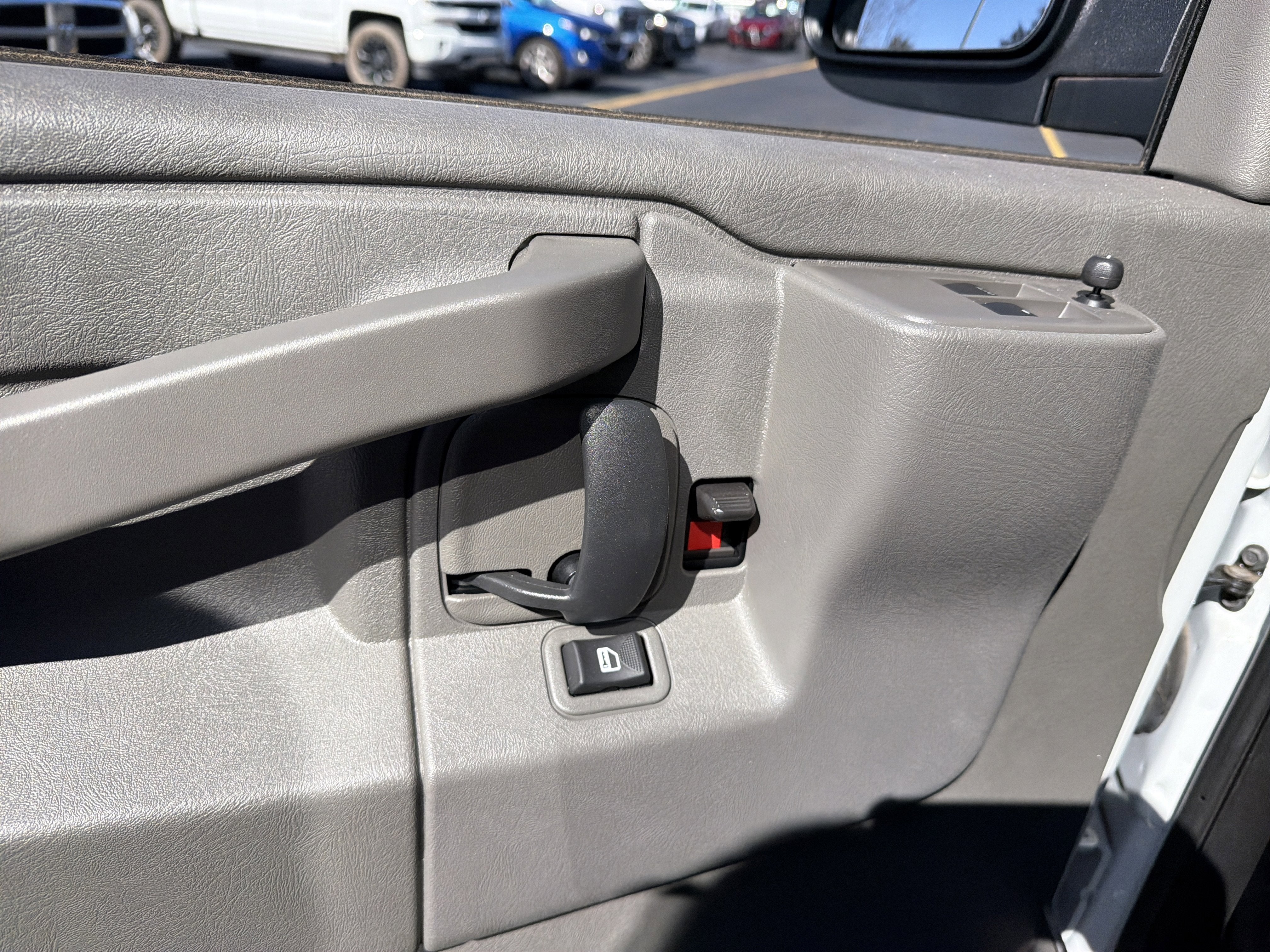 2025 GMC Savana Cutaway 3500 1WT