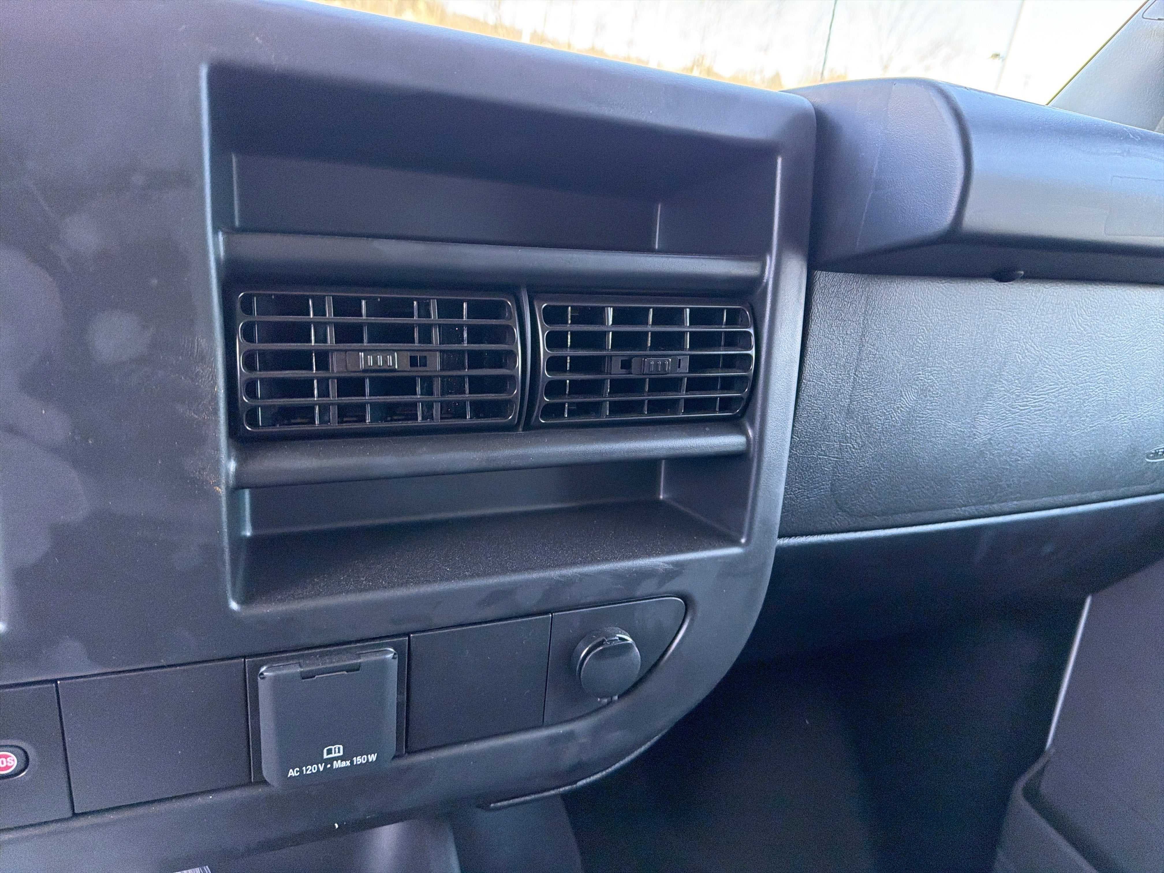 2025 GMC Savana Cutaway 3500 1WT