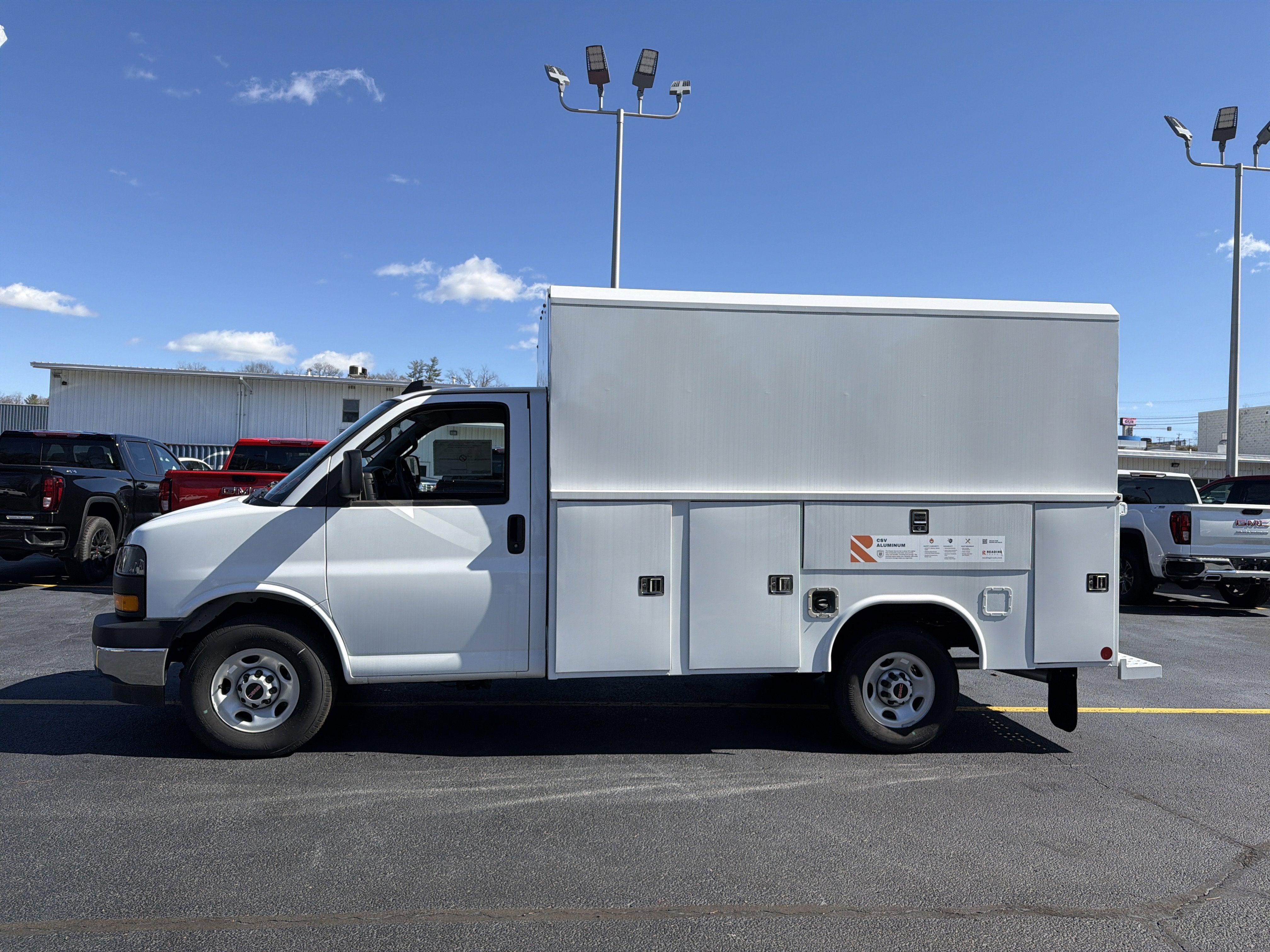 2025 GMC Savana Cutaway 3500 1WT