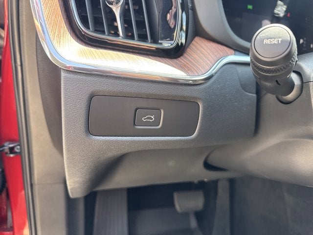 2023 Volvo XC60 Ultimate Dark Theme