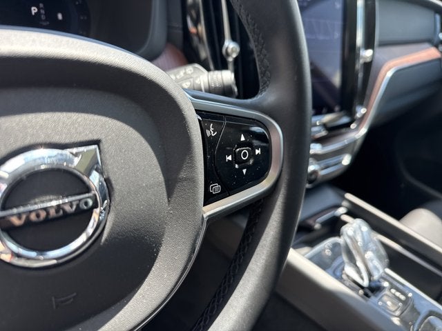 2023 Volvo XC60 Ultimate Dark Theme