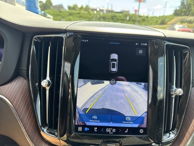 2023 Volvo XC60 Ultimate Dark Theme